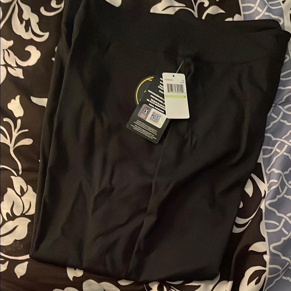 PGA Tour Women's Black Capris
